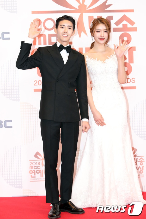 Kim So Hyun tren tham do MBC Entertainment Awards anh 9