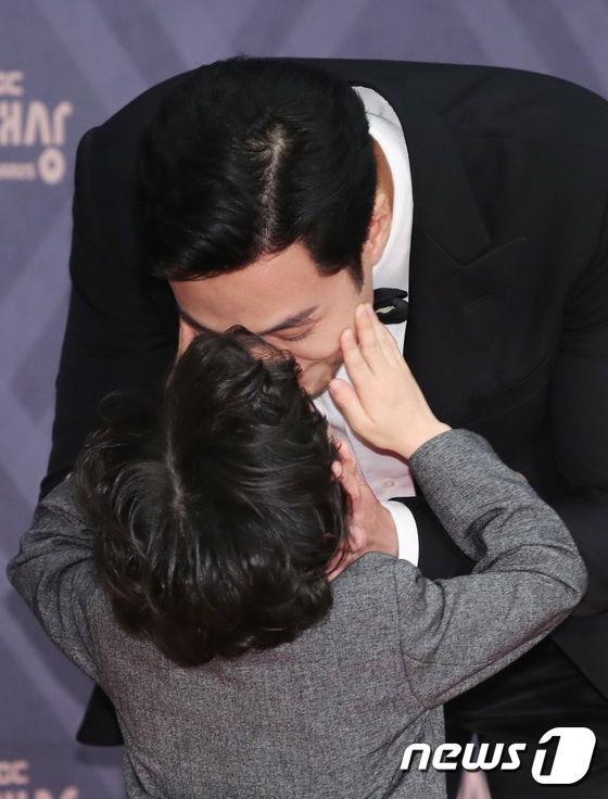 sao nu goi cam tren tham do MBC Drama Awards anh 2