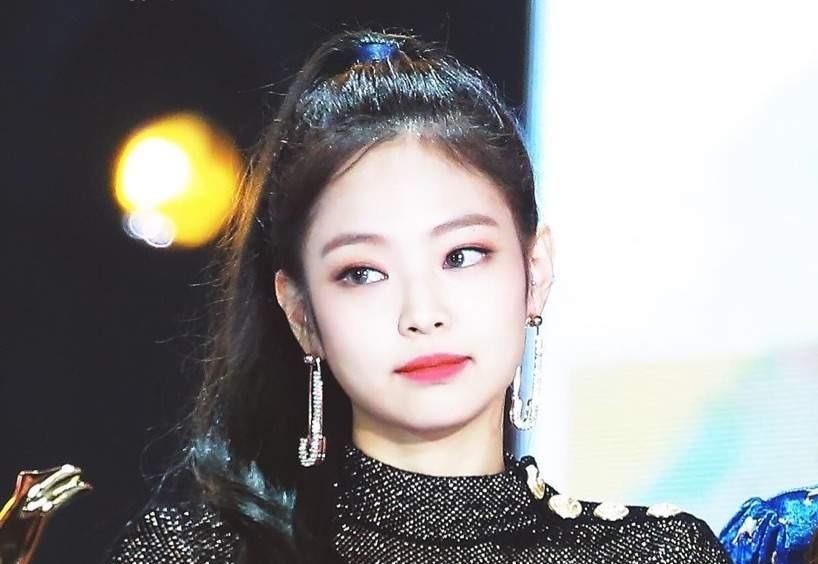 Bat chap lenh cam de hen ho Kai, Jennie day Black Pink vao song gio? hinh anh