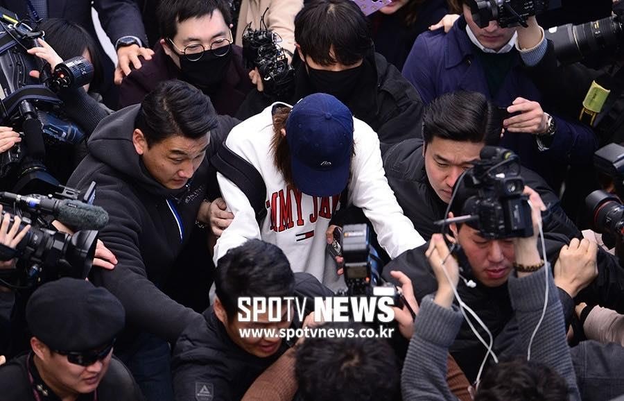 Jung Joon Young bi chen lan khi ve han quoc anh 6