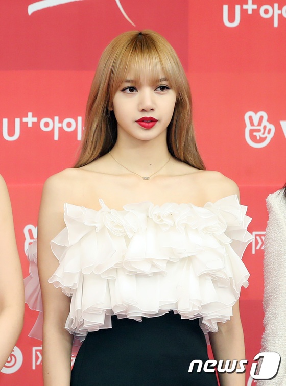 Jennie tren tham do Golden Disk Award anh 4