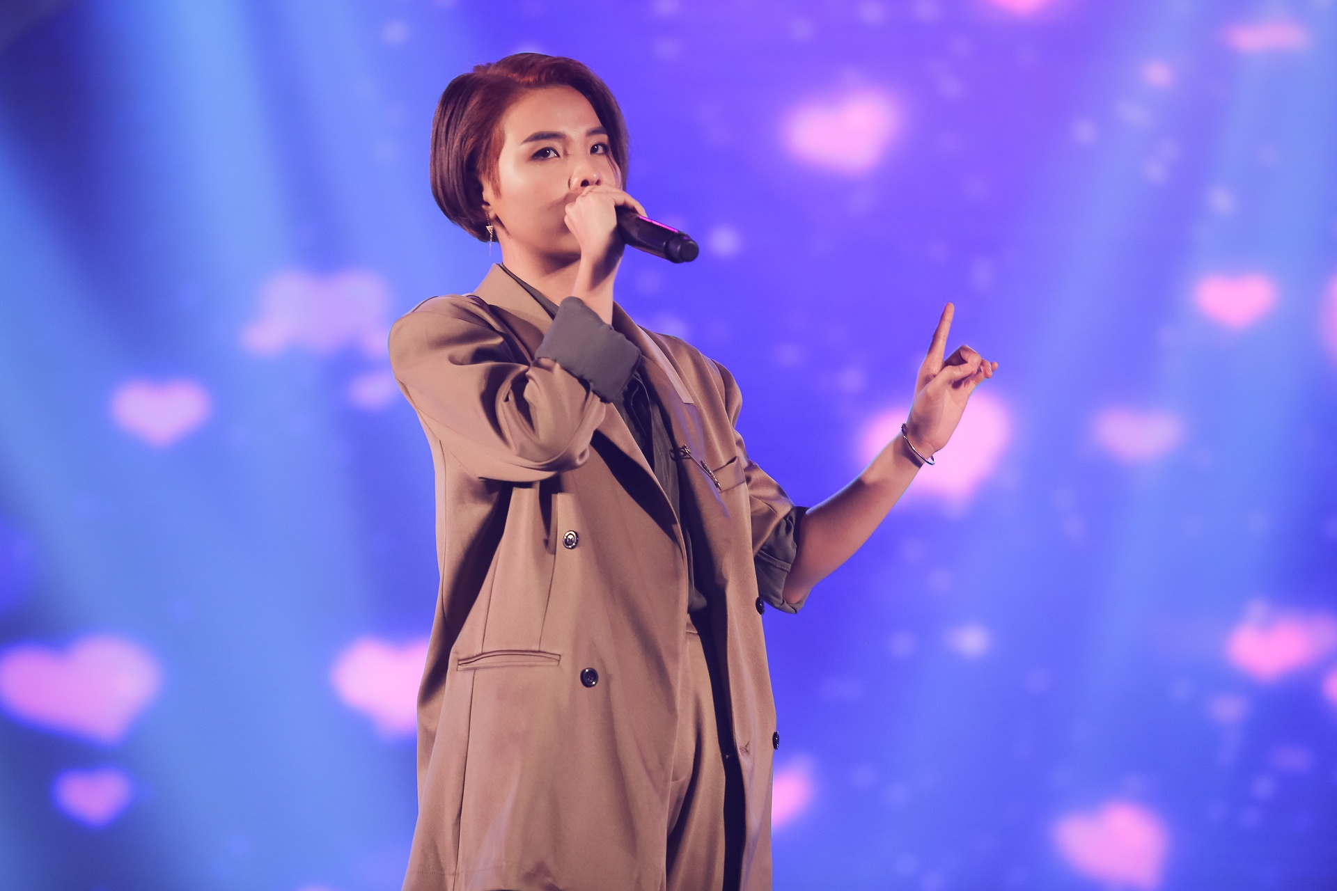 nhom nhac dong nhat Viet nam dien cung dong nhi anh 2