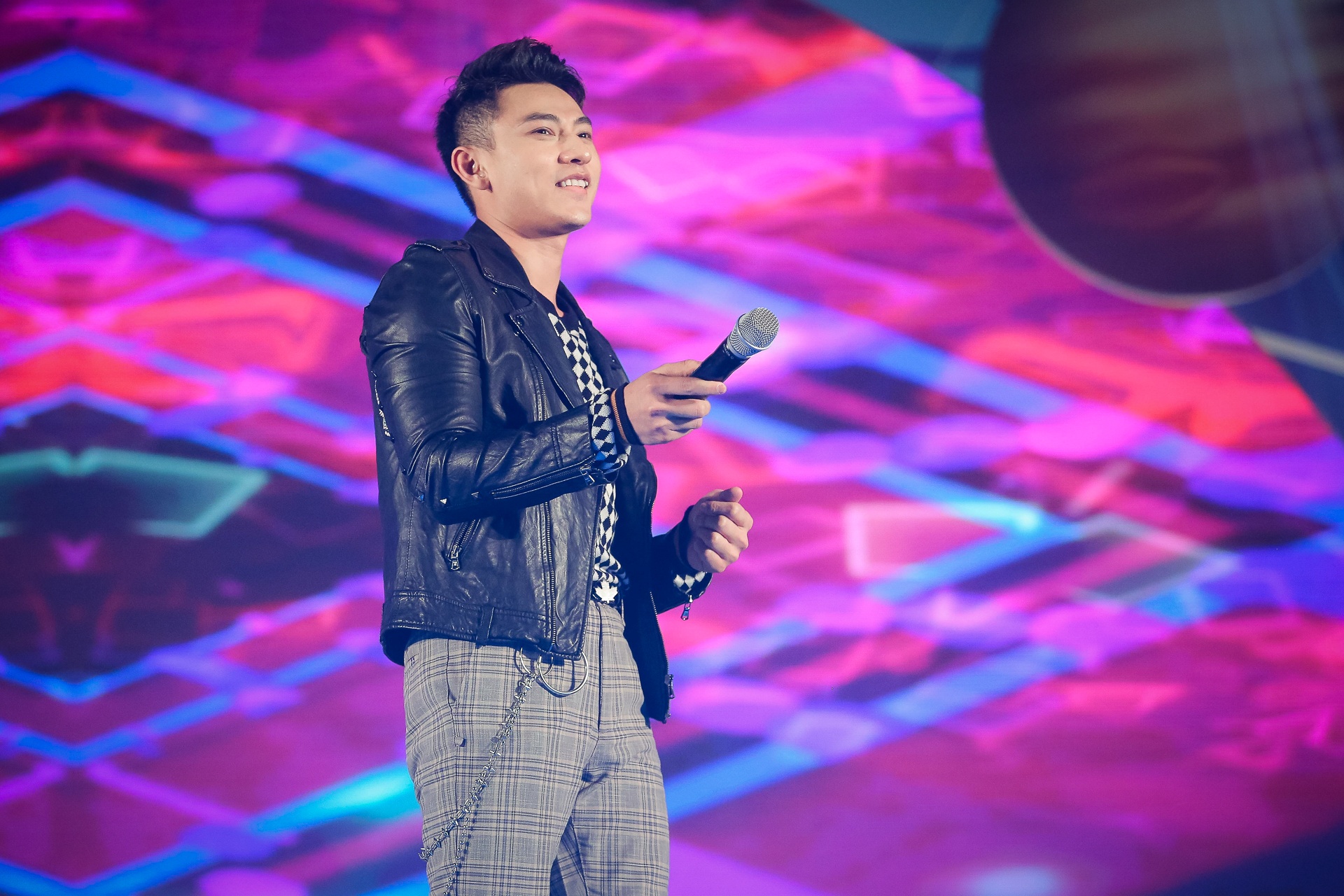 nhom nhac dong nhat Viet nam dien cung dong nhi anh 6