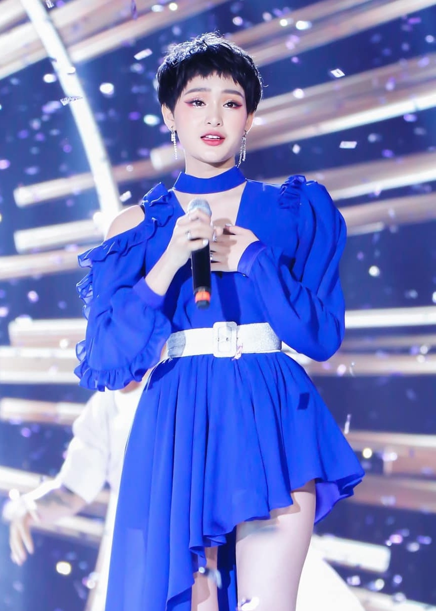 Hiền Hồ vượt qua scandal ảnh 2 Hien Ho vuot qua scandal anh 2