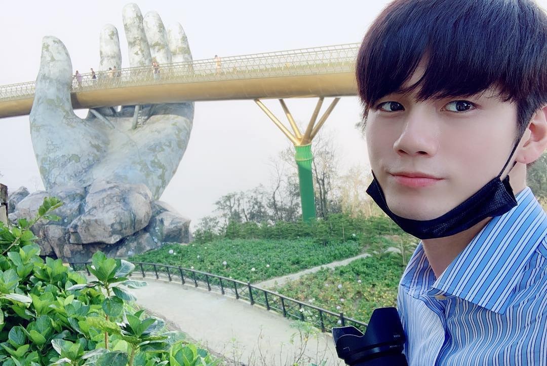 Ong Seung Woo dang hinh chup tai da nang anh 5