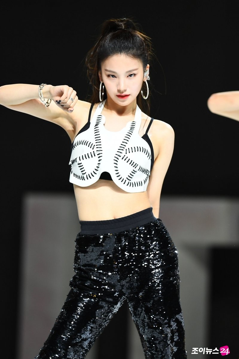 ITZY trong buoi showcase anh 4