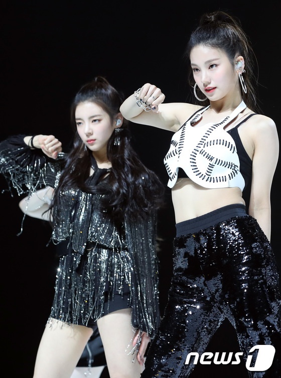 ITZY trong buoi showcase anh 3
