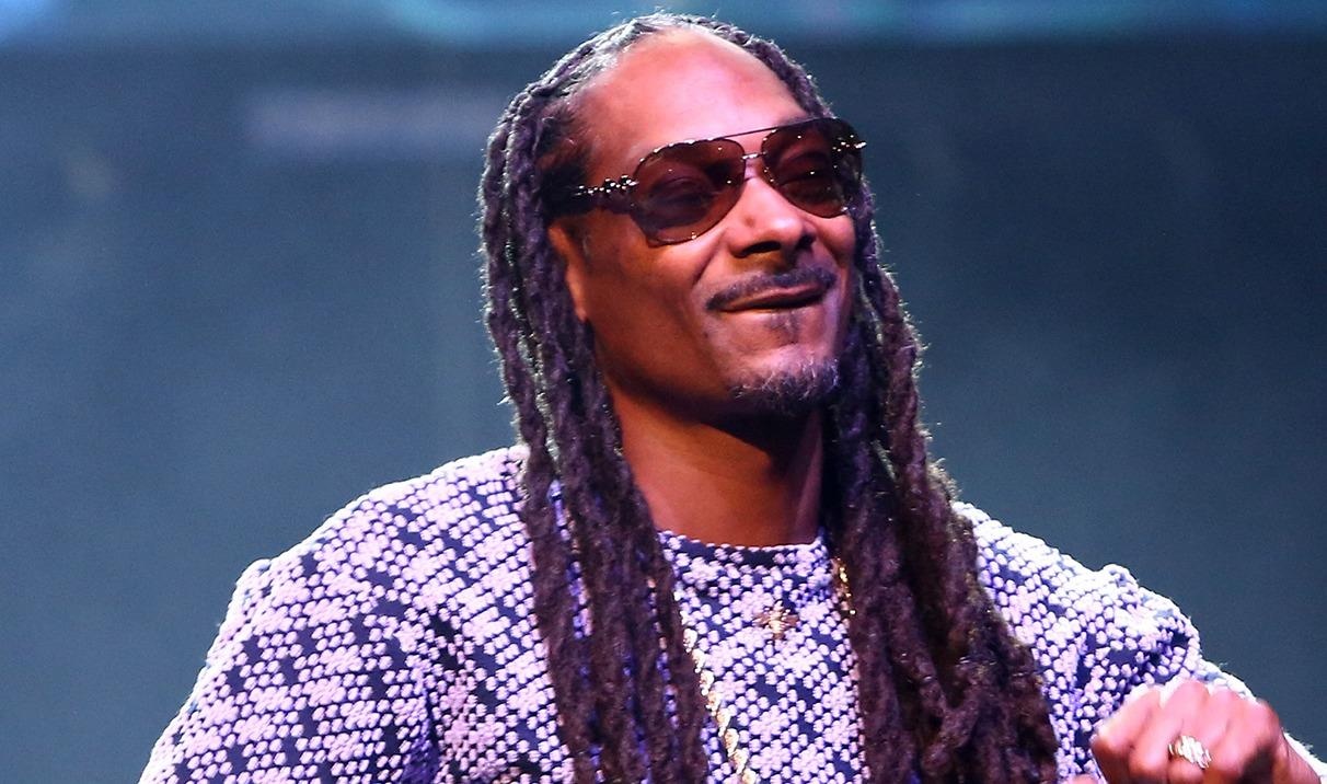 Rapper noi tieng Snoop Dogg hat 'chay ngay di' khi dang rap tieng Anh hinh anh