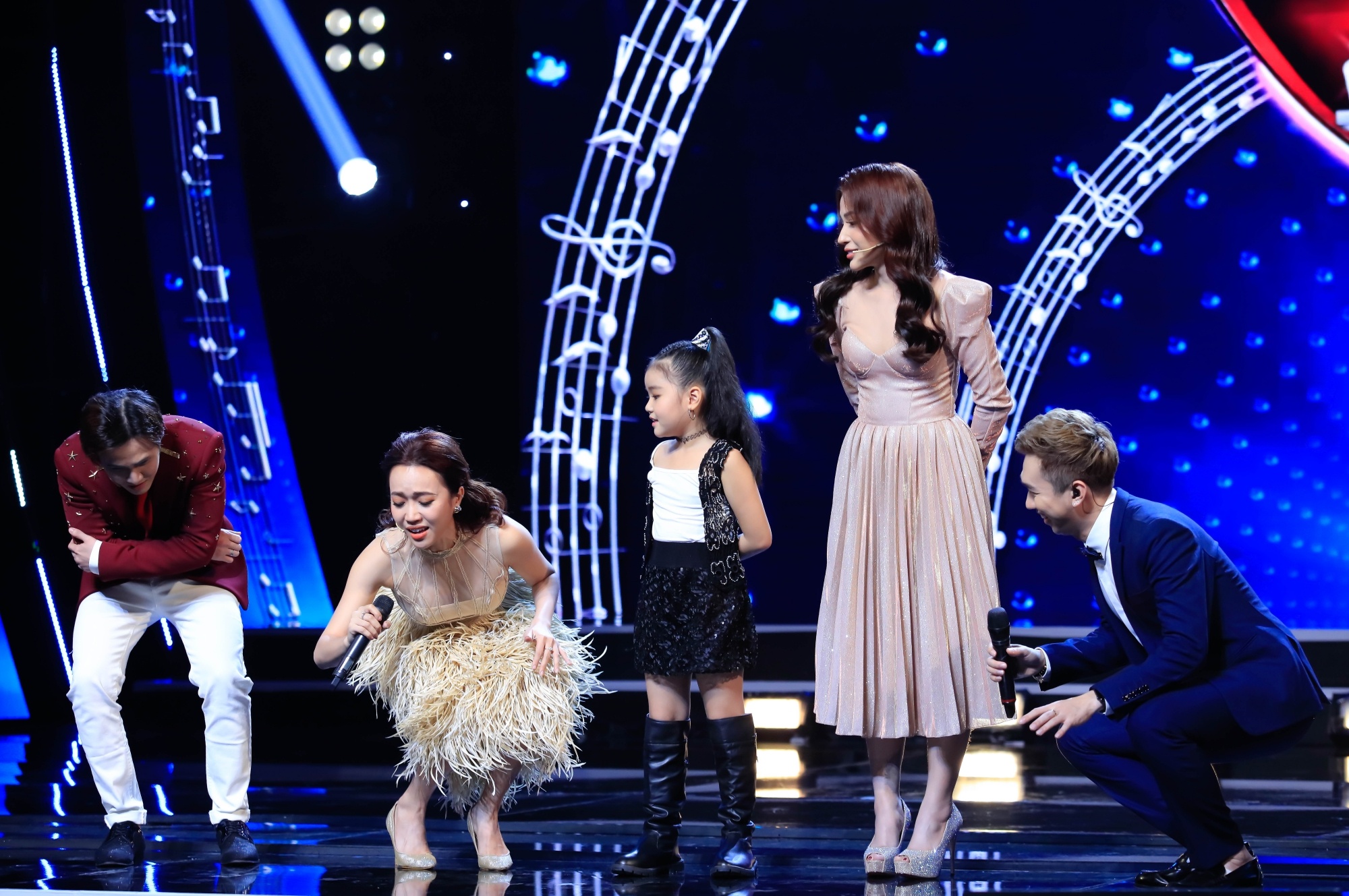 Dieu Nhi, Kha Nhu hat do khi thi pham cho thi sinh hinh anh