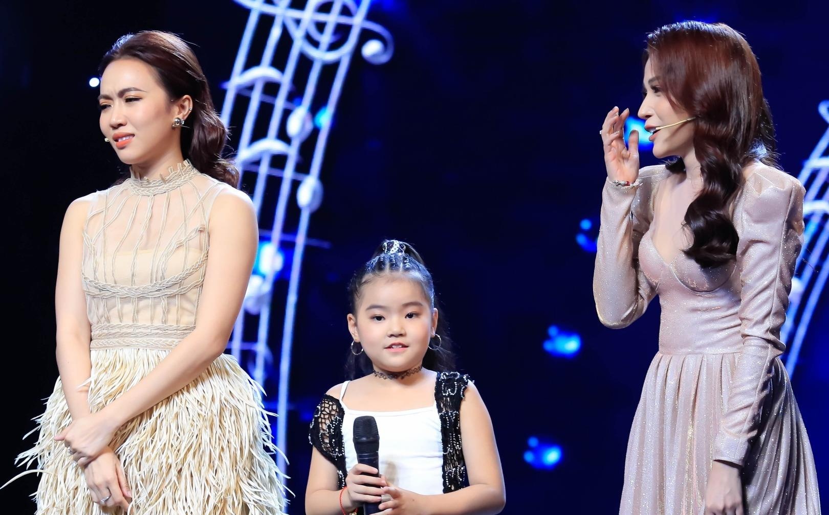 Dien vien hai Kha Nhu, Dieu Nhi hat te van lam giam khao cuoc thi nhac hinh anh