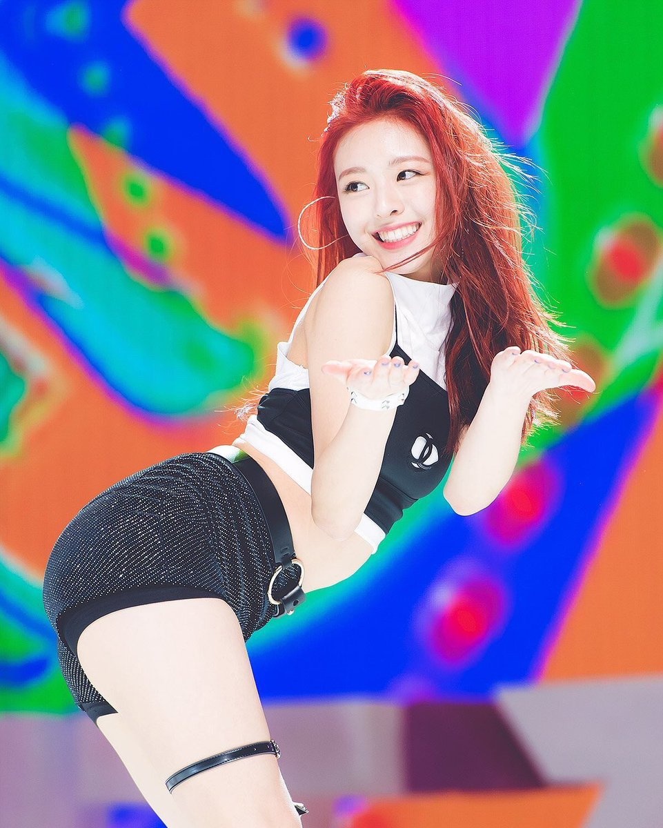 Yuna em ut ITZY gay sot anh 9