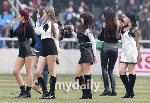 Momoland bieu dien o tran ra mat cua cong phuong anh 8