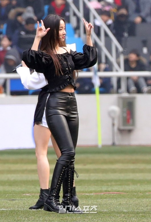 Momoland bieu dien o tran ra mat cua cong phuong anh 3