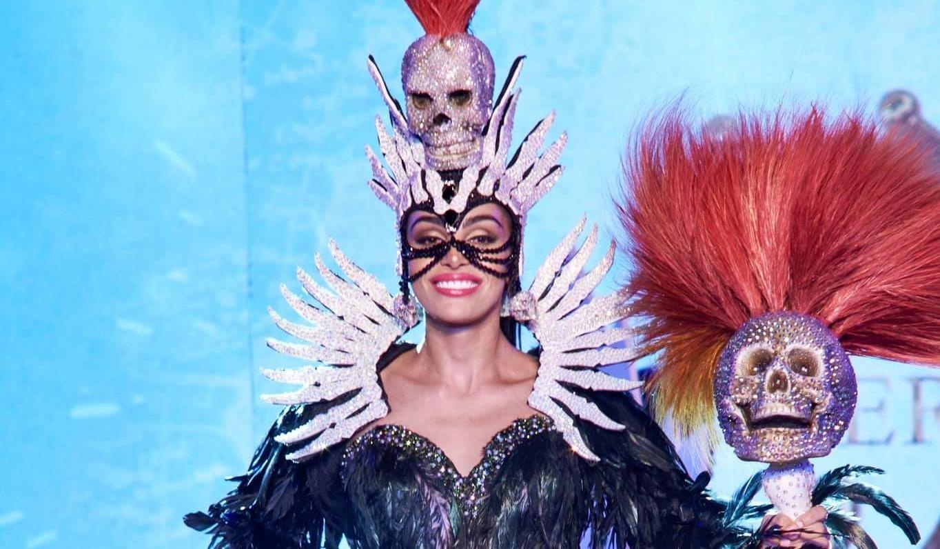 Thi sinh Hoa hau Chuyen gioi lo bung mo, trang phuc ky quac hinh anh