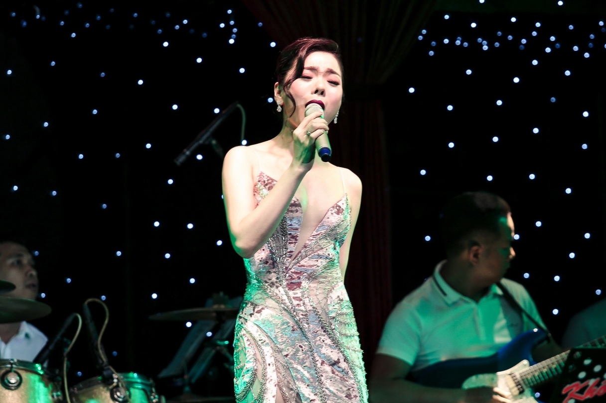 Le Quyen chia se ve bolero anh 1