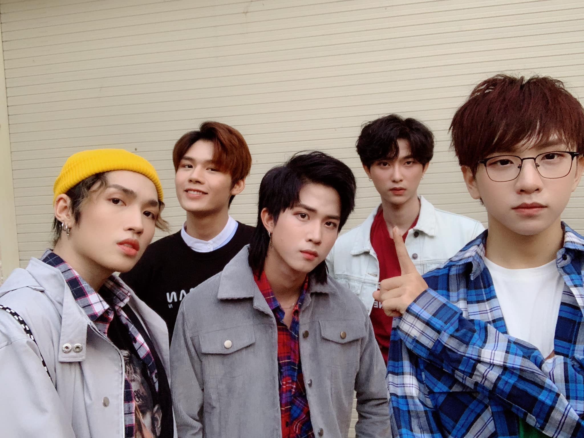 Nhom nhac viet gay that vong anh 6