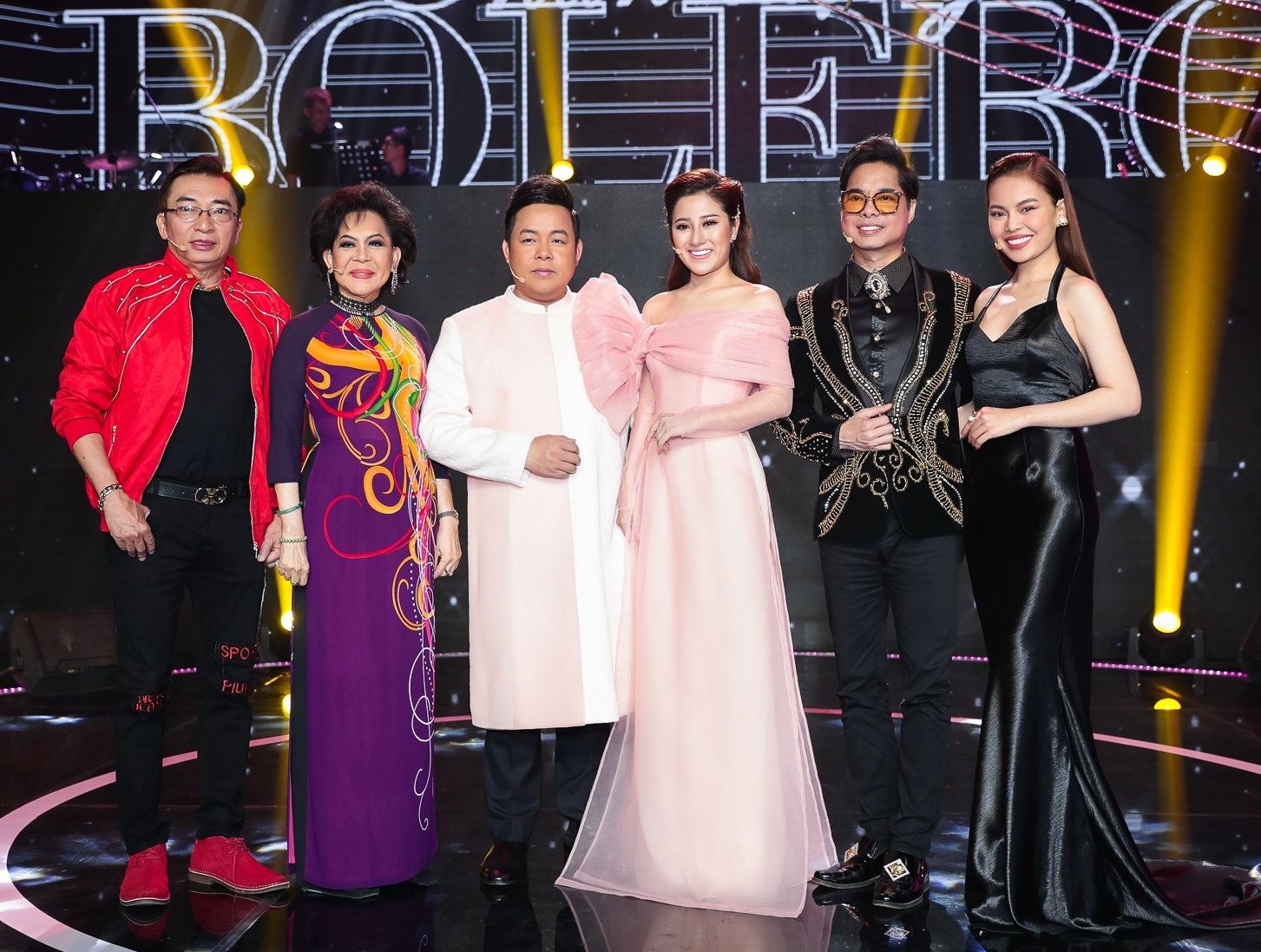 Giang Hong Ngoc goi cam sau khi sinh con anh 1