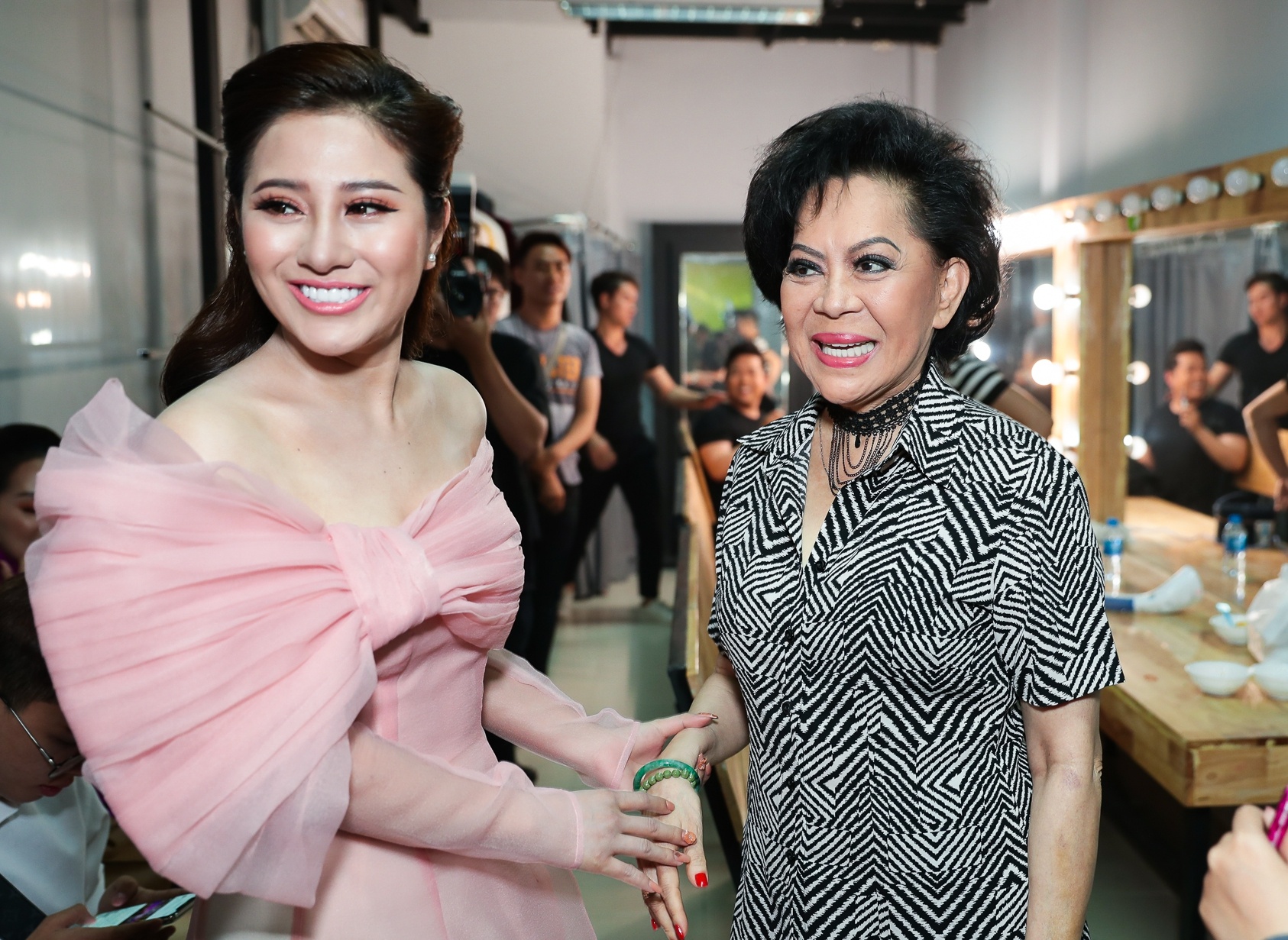 Giang Hong Ngoc goi cam sau khi sinh con anh 7