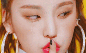 Nhung sao nu Kpop co nhan sac pha bo tieu chuan mat nho, mat 2 mi hinh anh