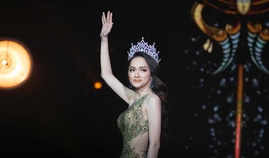 Huong Giang bieu dien goi cam trong Hoa hau Chuyen gioi Quoc te hinh anh