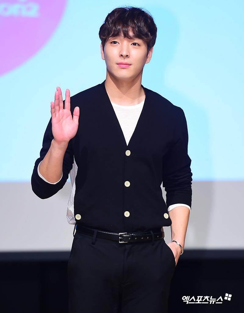 ca si thu 3 trong nhom chat tinh duc anh 3