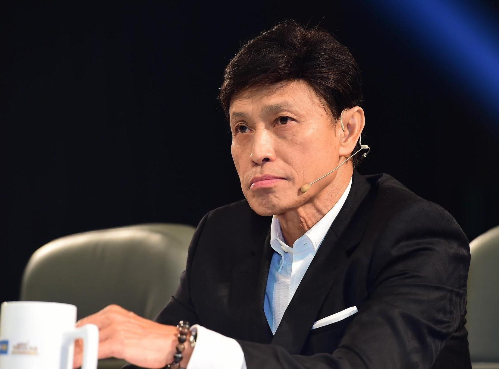 Tranh cai viec Tuan Ngoc 72 tuoi dan dat thi sinh 10X dang tuoi chau hinh anh