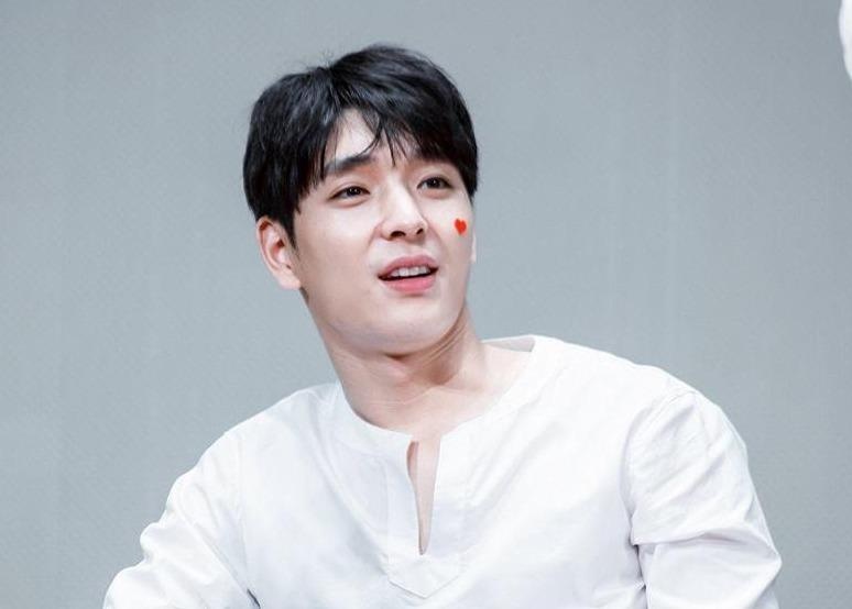 Ca si thu 3 tuyen bo giai nghe vi nhom chat tinh duc voi Seungri hinh anh