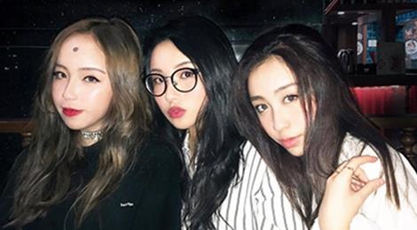 Hot girl 10X du hoc My gay chu y vi xinh dep, hat hay hinh anh