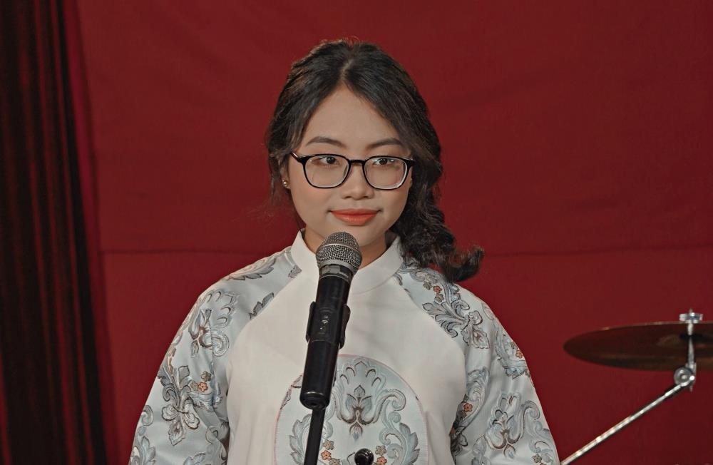 Phuong My Chi cung Quang Nhat, Phuong Duyen hat 'Lien khuc 3 mien' hinh anh