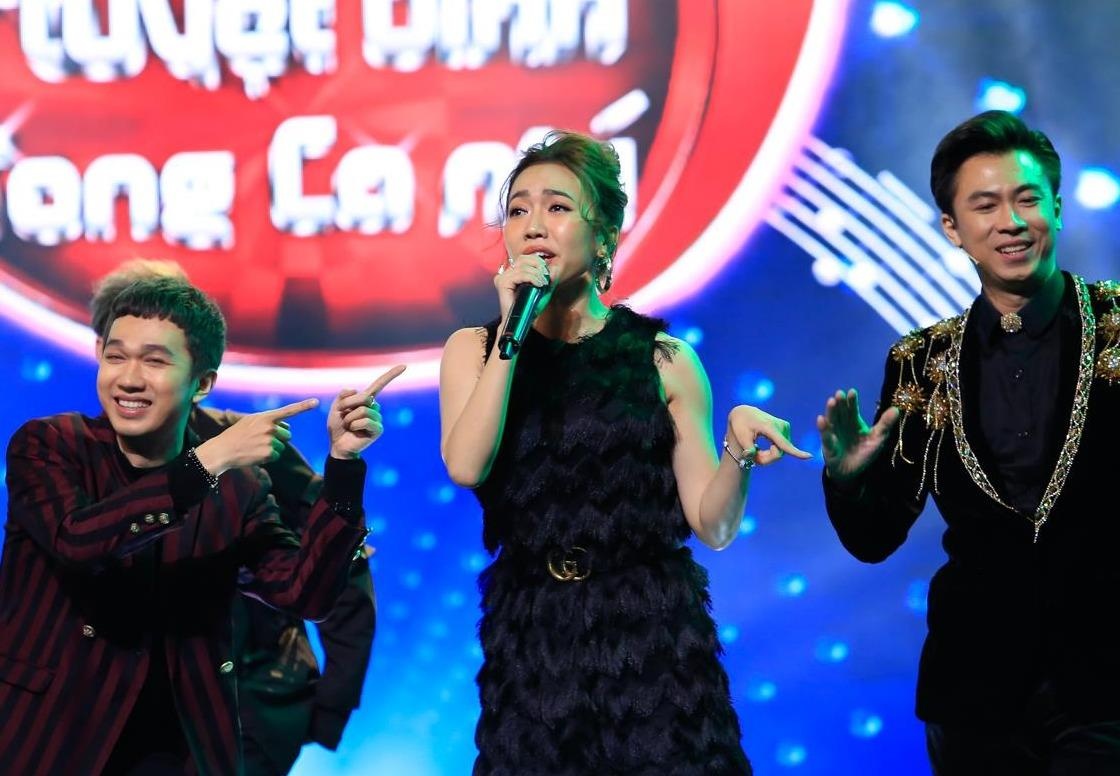 Dieu Nhi, Kha Nhu cung cac HLV hat 'May va nui' hinh anh