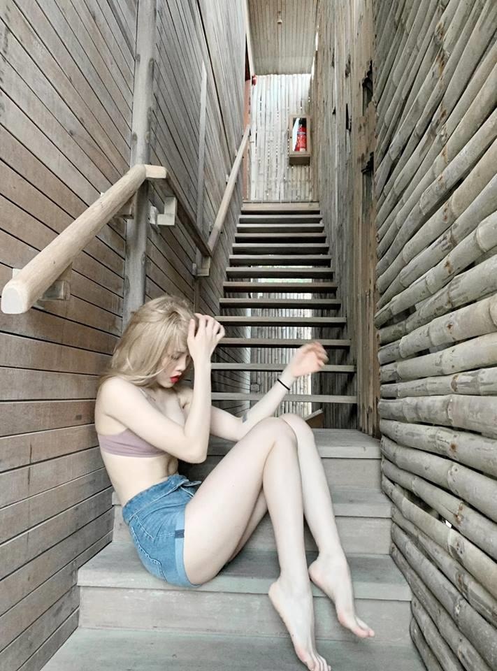 Sao viet khoe chan dai anh 2