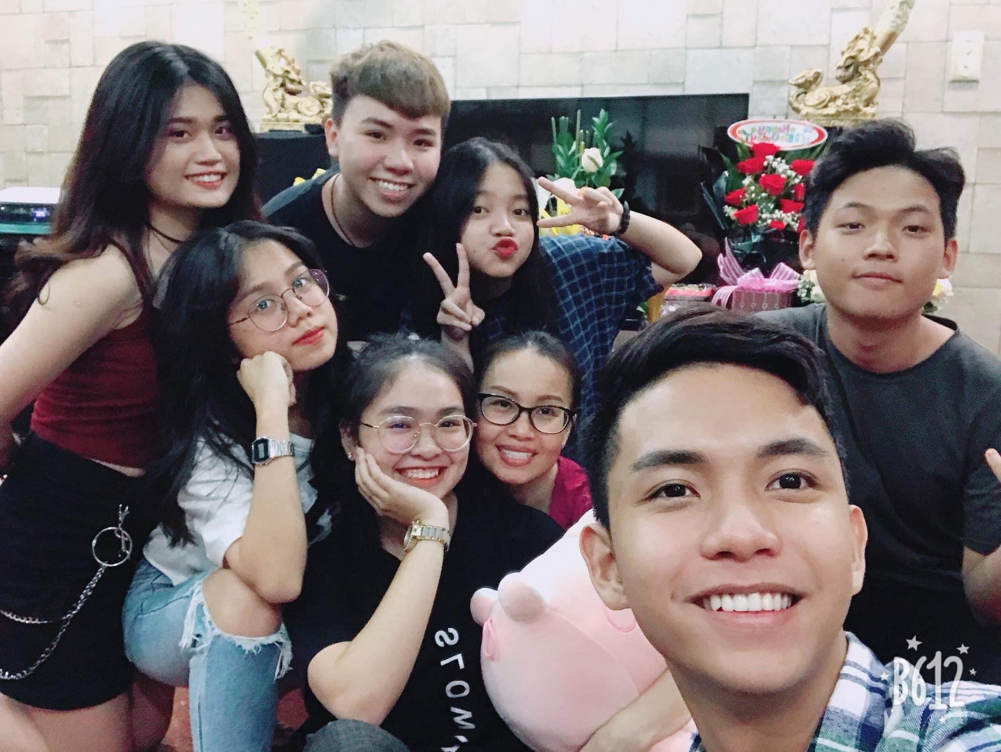 Hoc tro chuc mung sinh nhat Cam ly anh 2