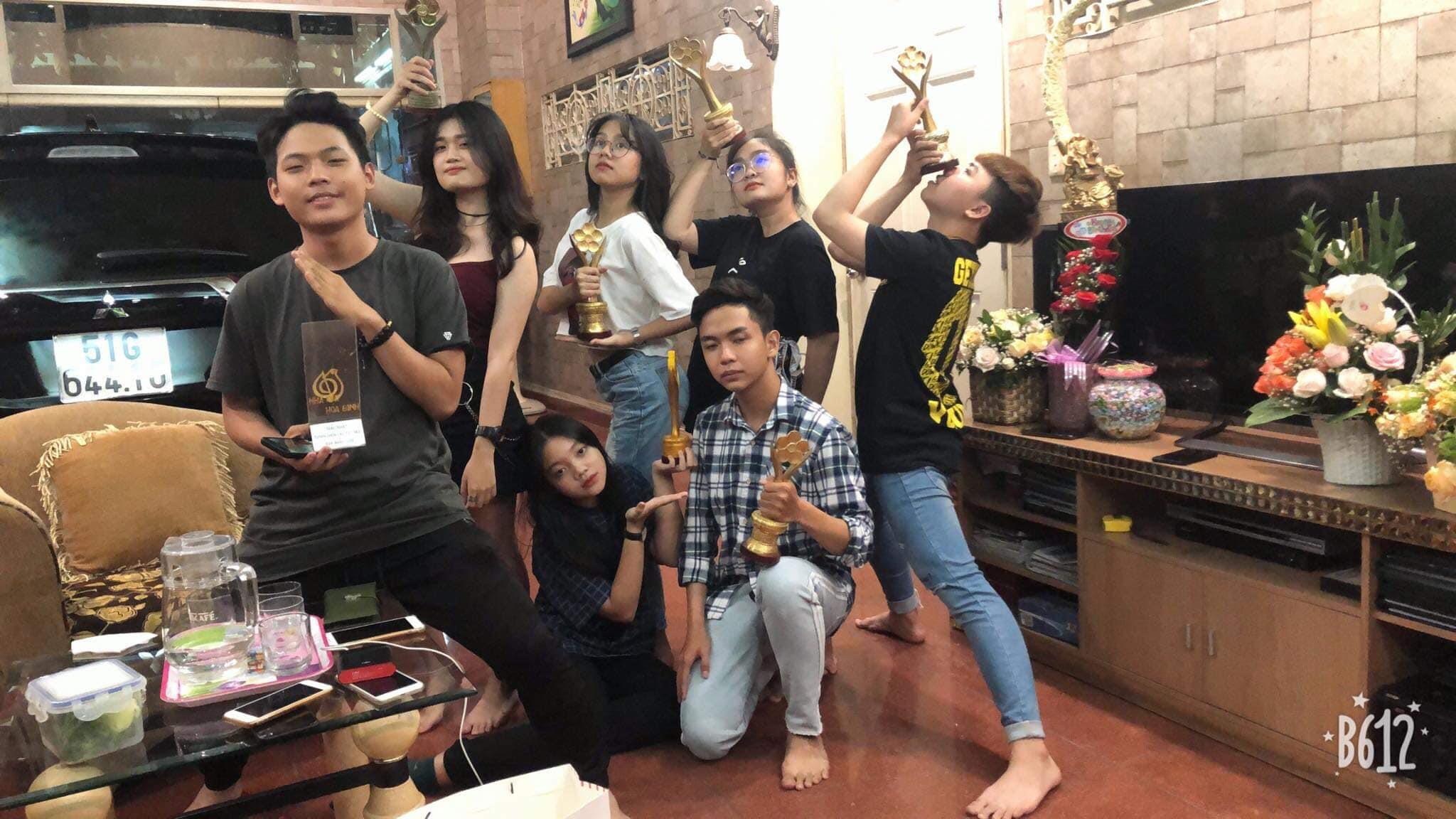 Hoc tro chuc mung sinh nhat Cam ly anh 7