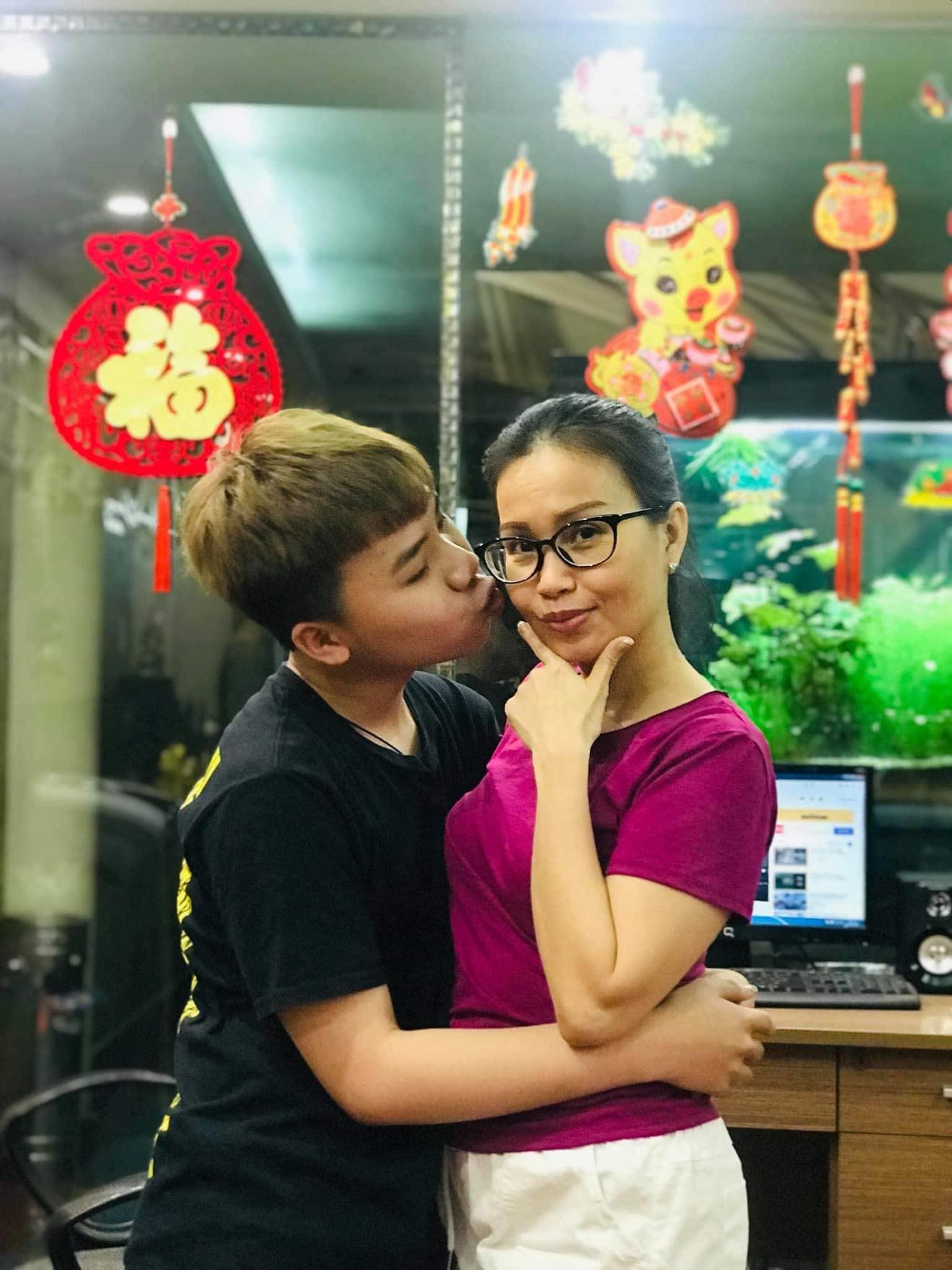 Hoc tro chuc mung sinh nhat Cam ly anh 4