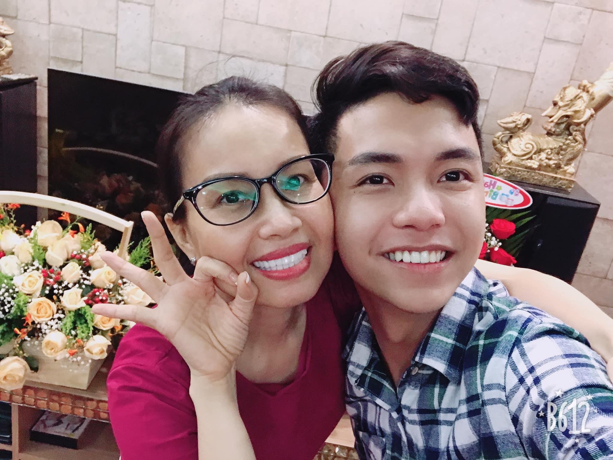 Hoc tro chuc mung sinh nhat Cam ly anh 5