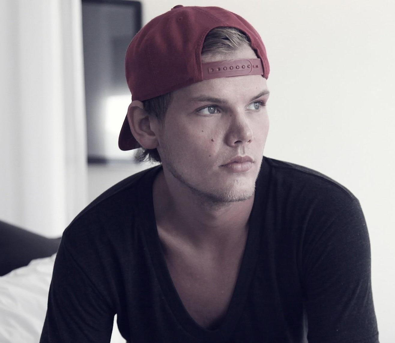 Kiet que vi tiec tung, nghien ngap - khi nghe DJ tro nen nguy hiem hinh anh