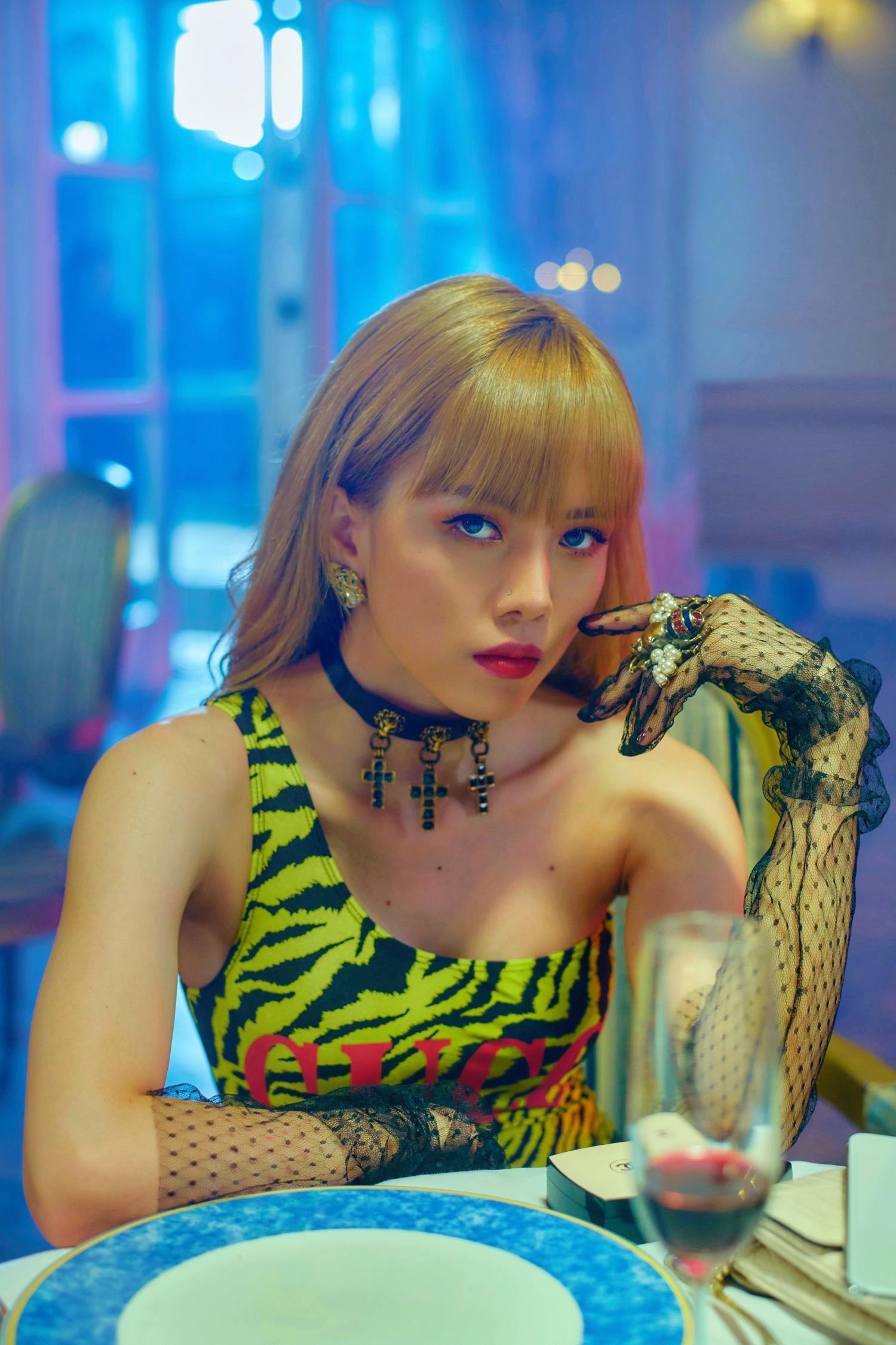 Hinh anh nong bong cua ban gai son tung anh 8