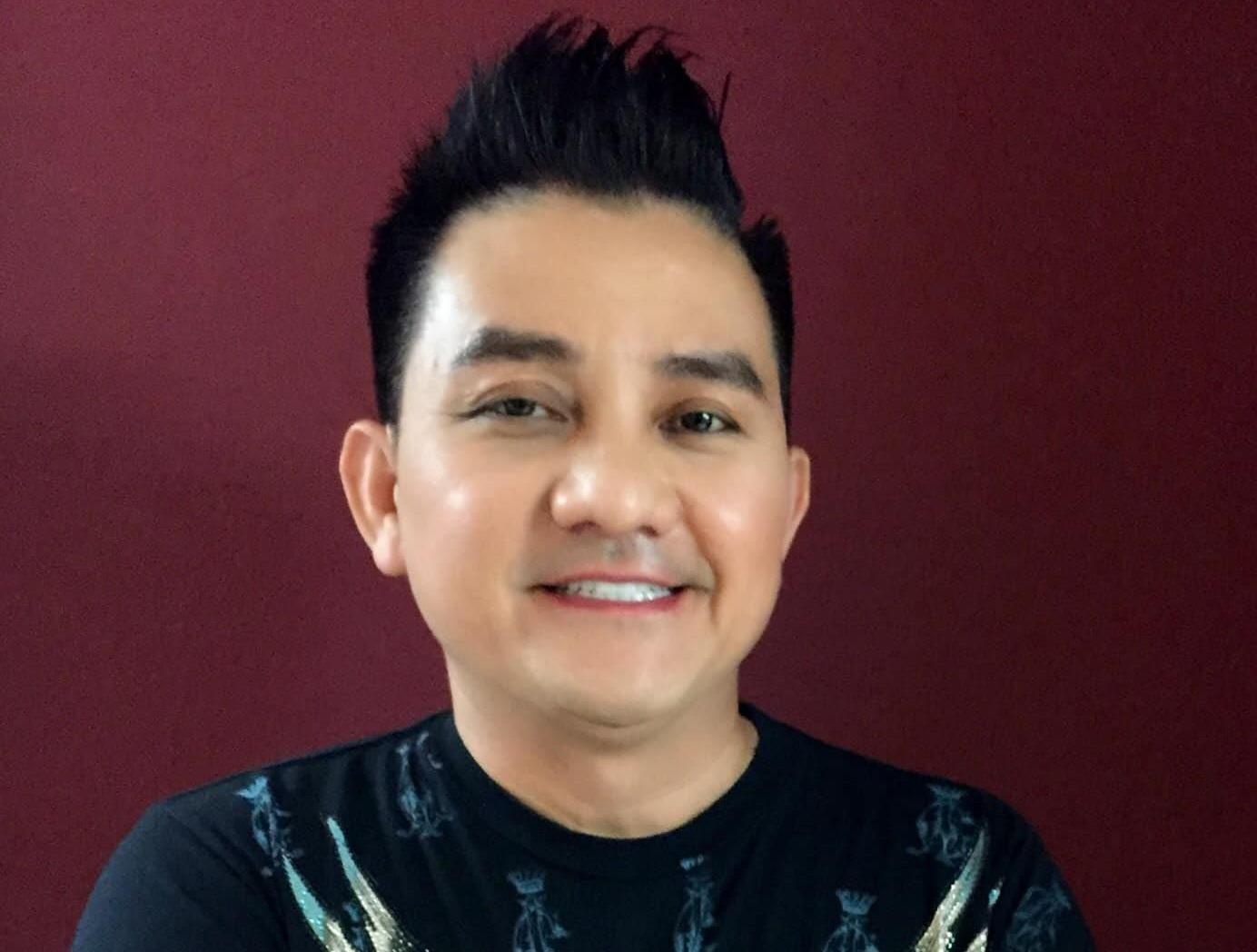 Nghe si Anh Vu hat Chan que hinh anh