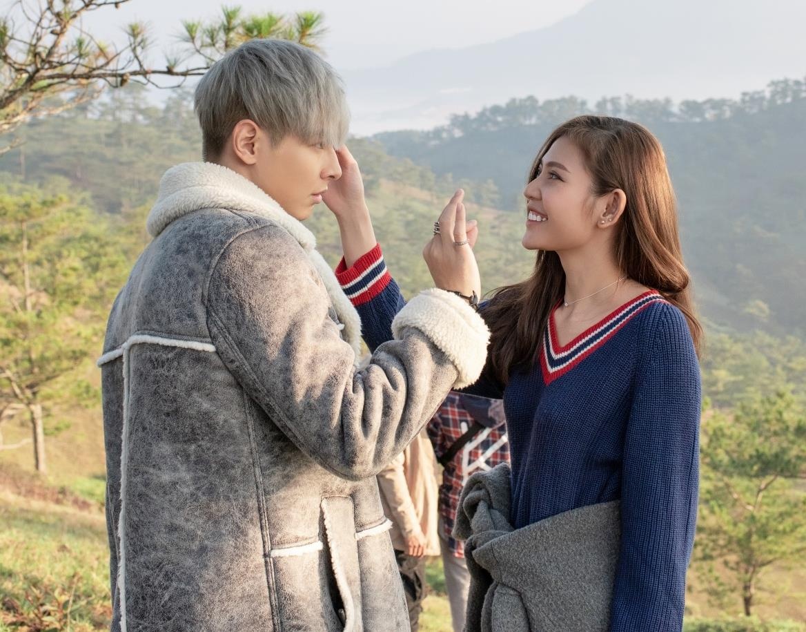 Ong xa Chung Huyen Thanh khoe giong, hat ve tinh yeu tan vo hinh anh