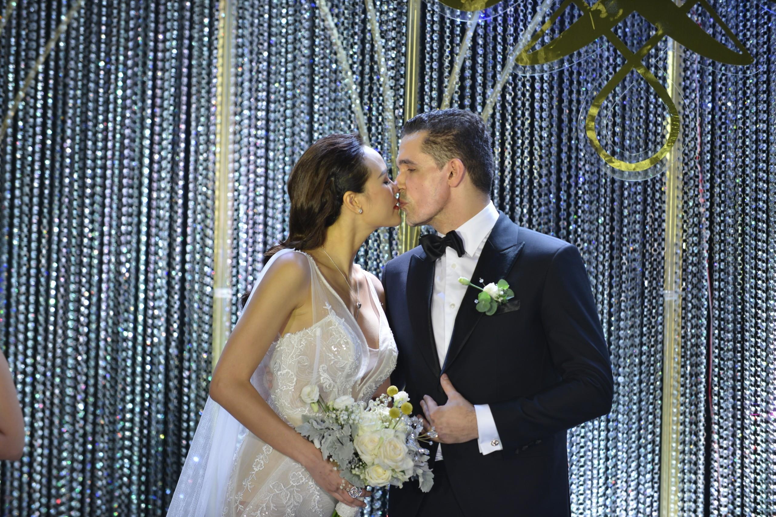 Phuong Mai trong ngay cuoi voi chong anh 6