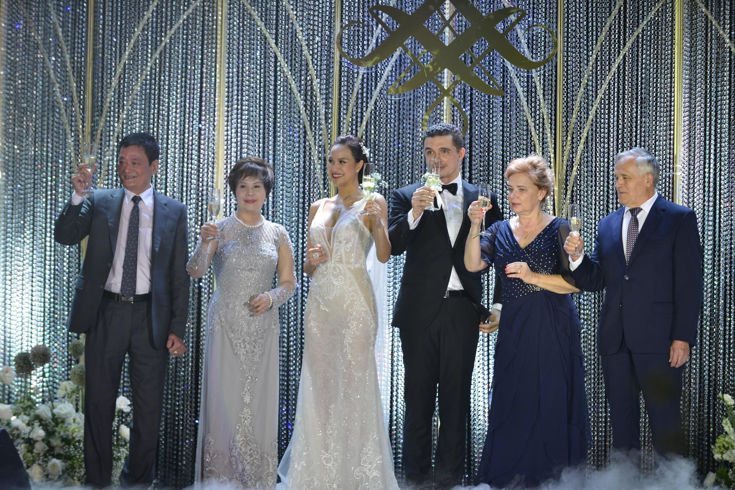 Phuong Mai trong ngay cuoi voi chong anh 9