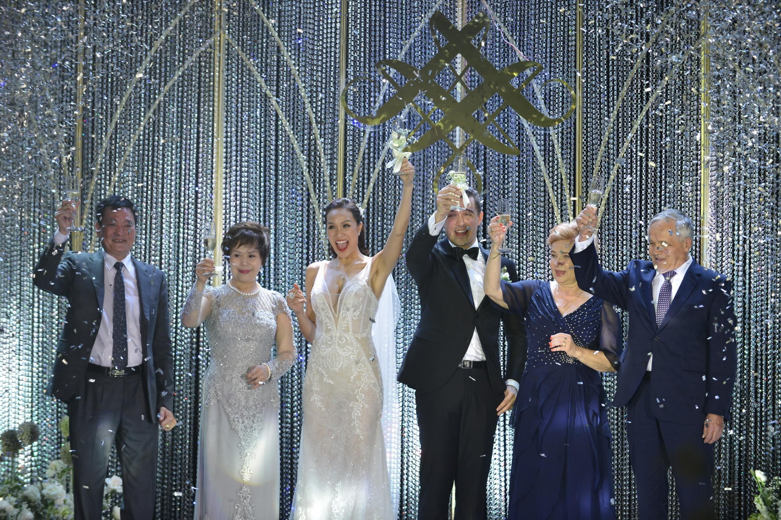 Phuong Mai trong ngay cuoi voi chong anh 10