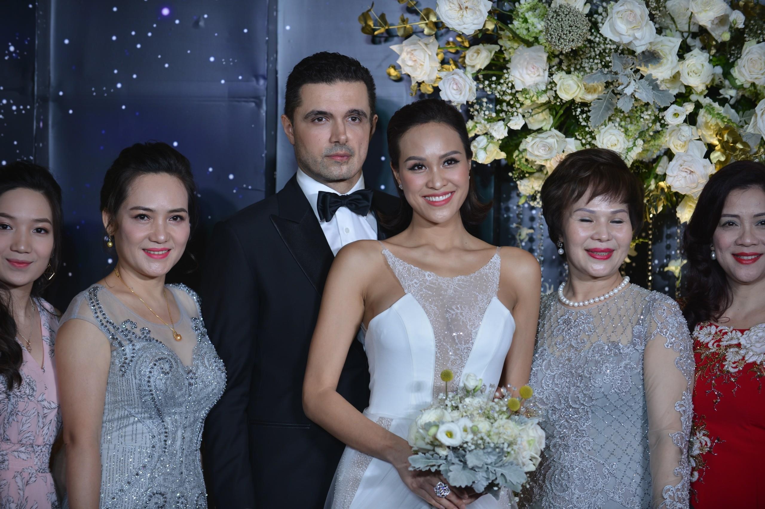 Phuong Mai trong ngay cuoi voi chong anh 1