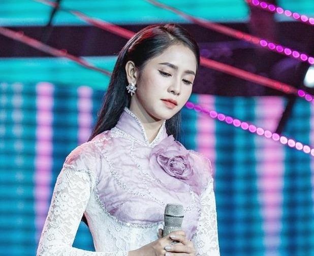 Co gai xinh dep khien Quang Le, Ngoc Son gianh nhau viet nhac tang hinh anh