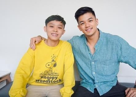 Trong Hieu bi che tham hoa khi hat dan ca cung Ho Van Cuong hinh anh