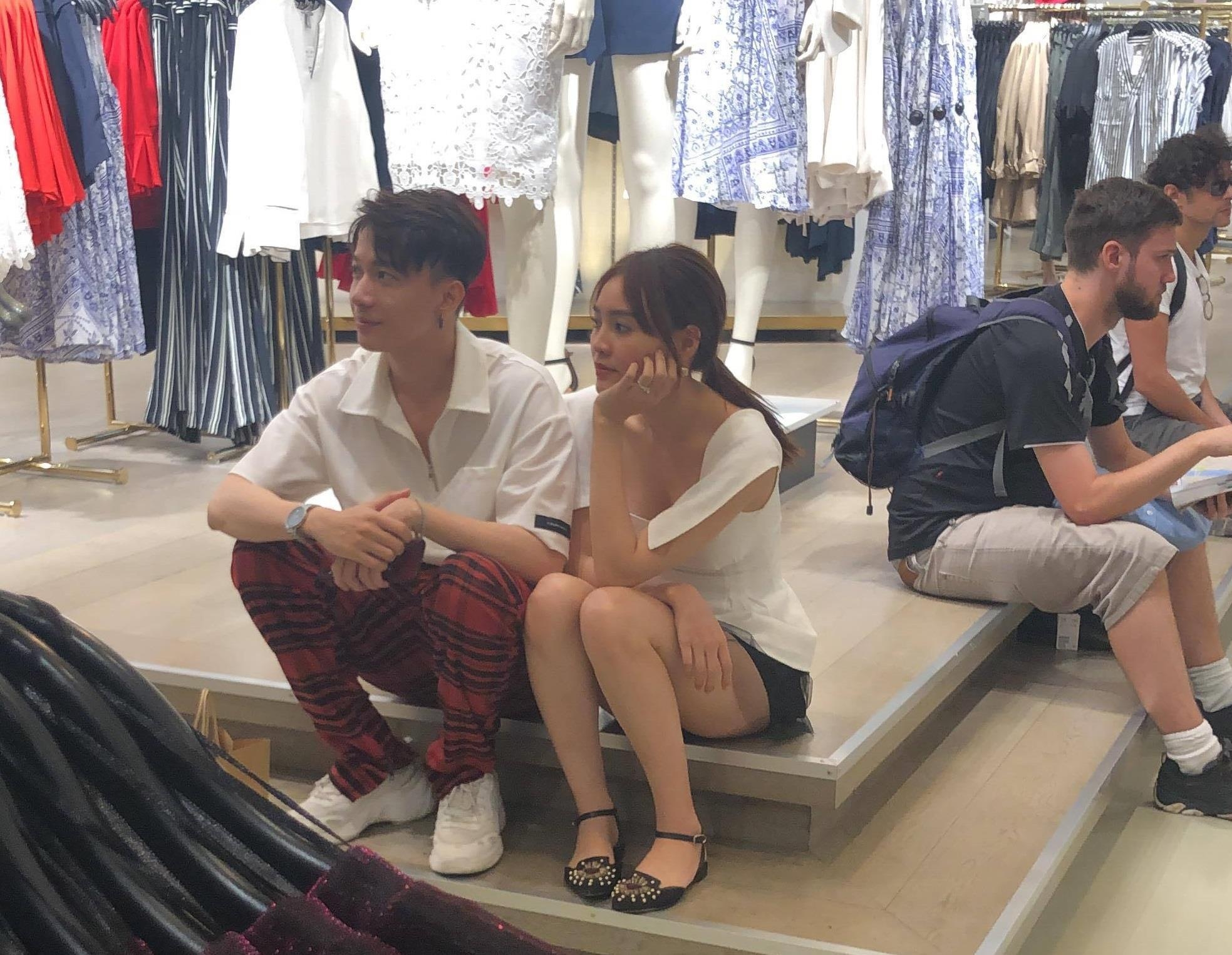 Chi Dân nắm tay Ninh Dương Lan Ngọc ảnh 2 Chi Dan nam tay Ninh Duong Lan Ngoc anh 2