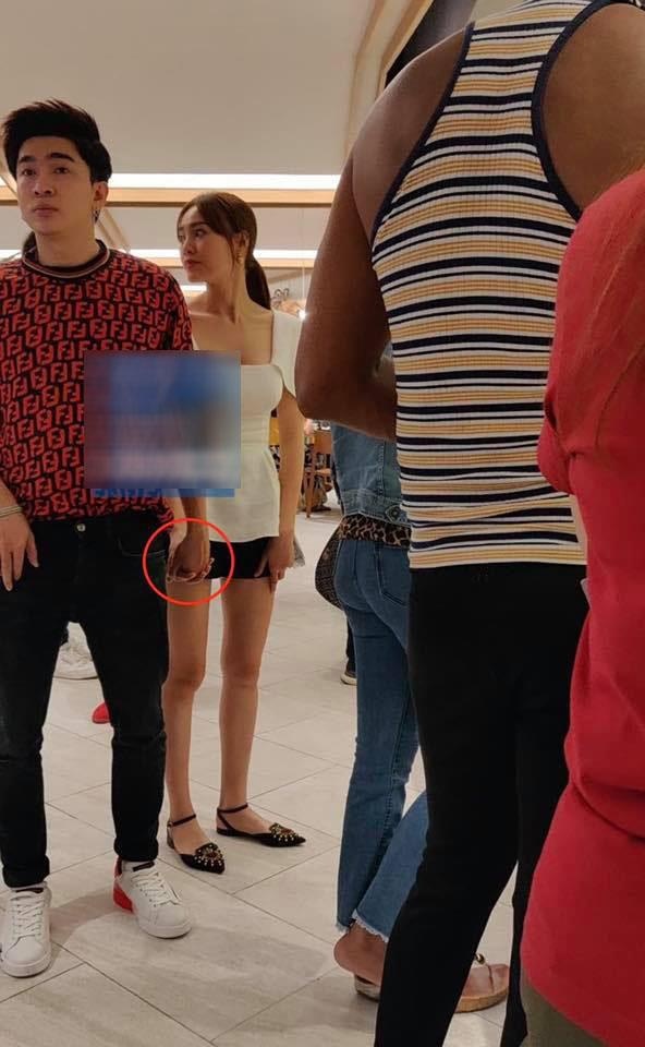 Chi Dân nắm tay Ninh Dương Lan Ngọc ảnh 1 Chi Dan nam tay Ninh Duong Lan Ngoc anh 1