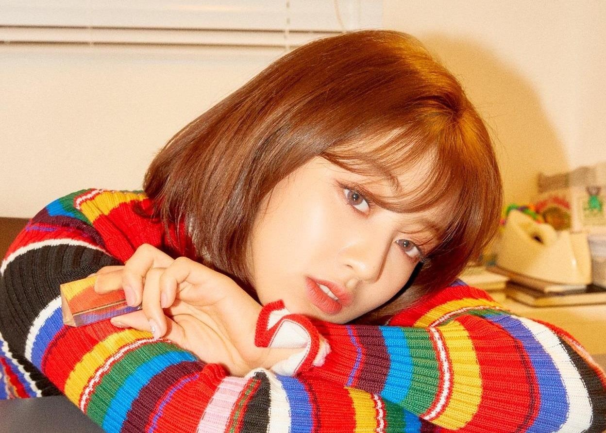 Kieu nu Twice xinh dep nhung nham chan trong loat hinh moi hinh anh