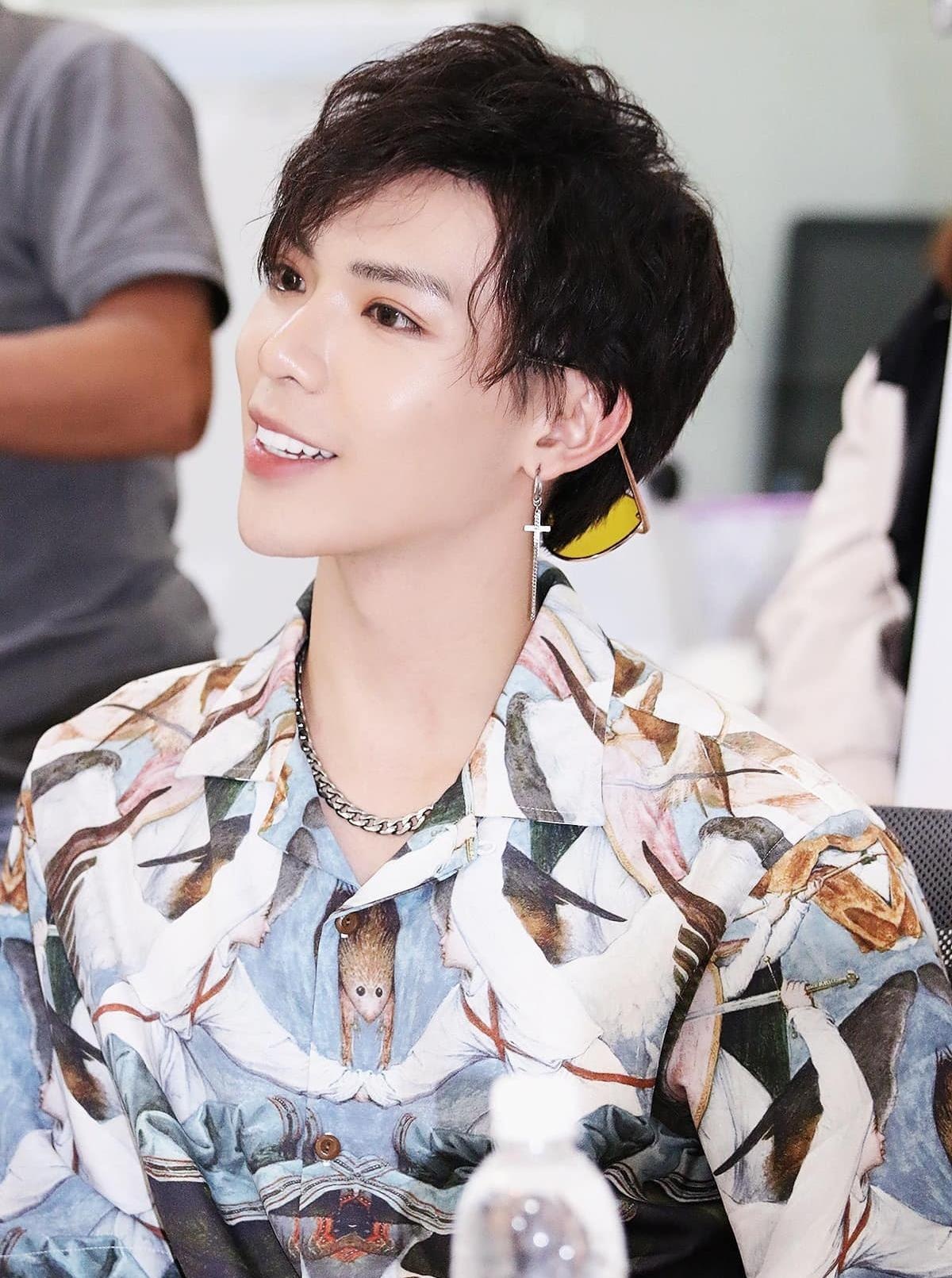 Erik úp mở việc phẫu thuật thẩm mỹ ảnh 3 Erik up mo viec phau thuat tham my anh 3