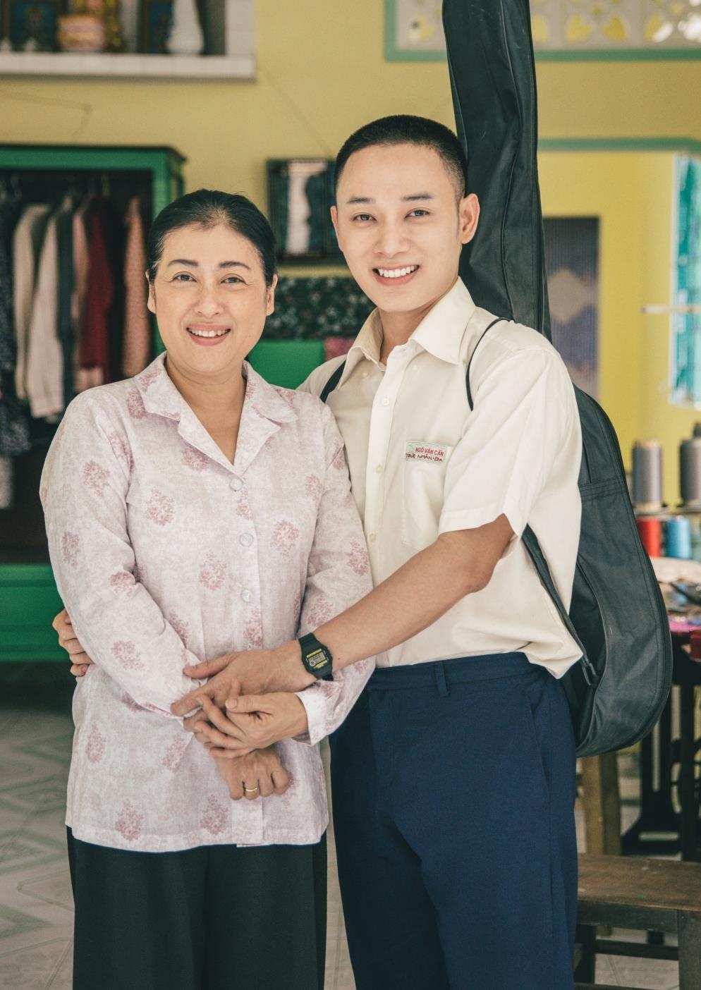 Truc nhan gay xuc dong voi MV ve me anh 2